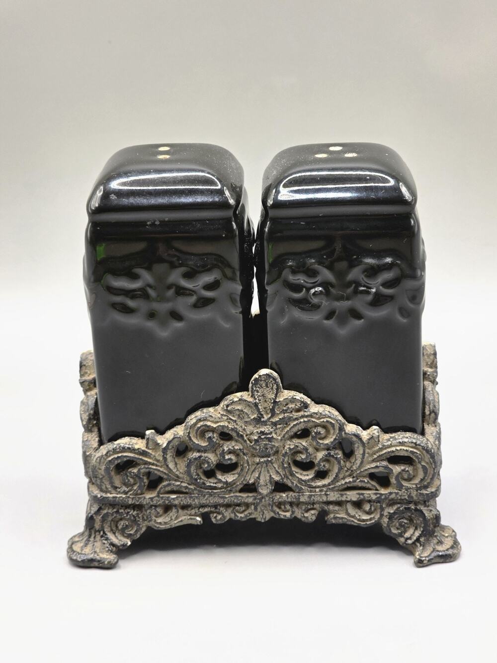 Drake Designs Onyx Black S&P Shakers Cast Iron Look Caddy Gothic MCM Chip